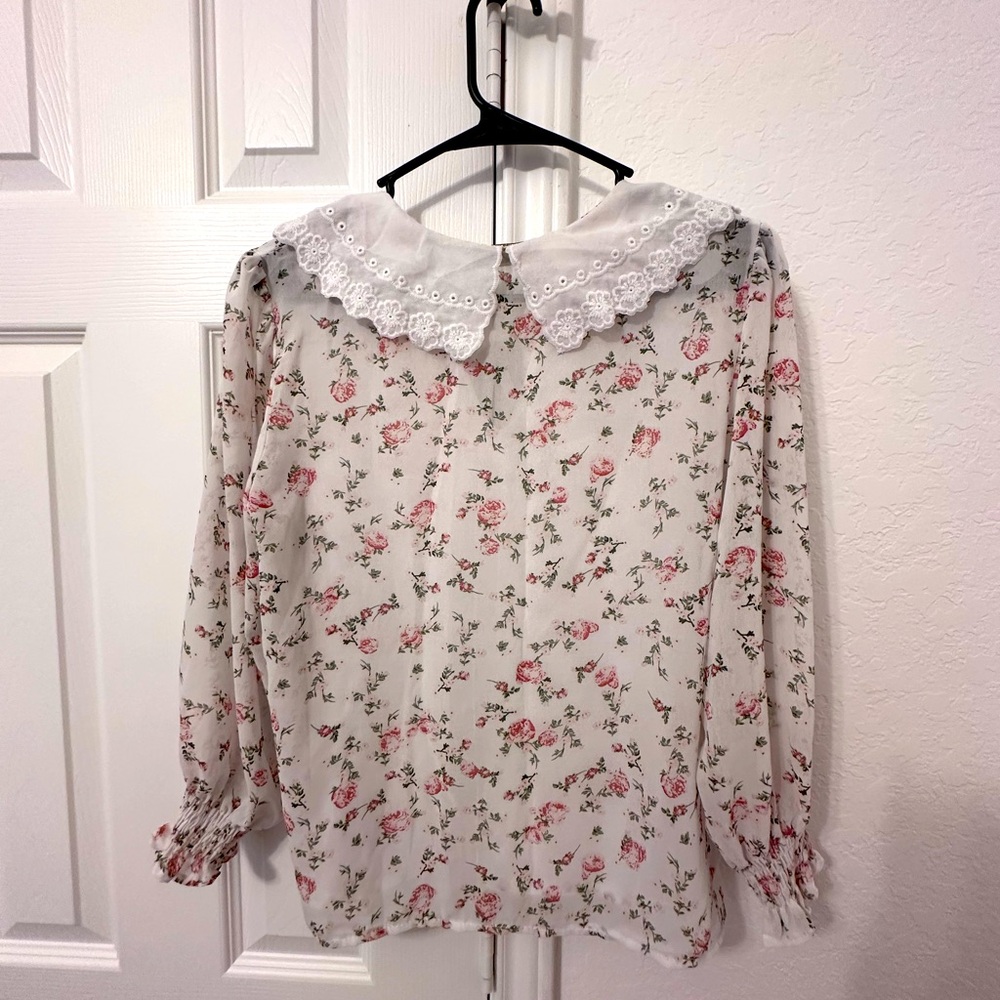 Women collar blouses 👚,long sleeves,size small, floral print